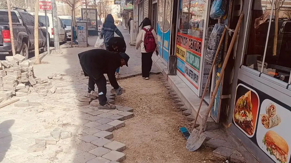 Doğubayazıt'ta kapsamlı yol onarımı devam ediyor