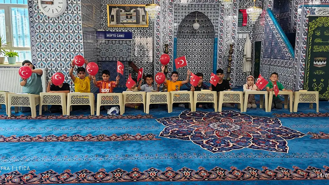 Doğubayazıt'ta minik yüreklerden büyük dua