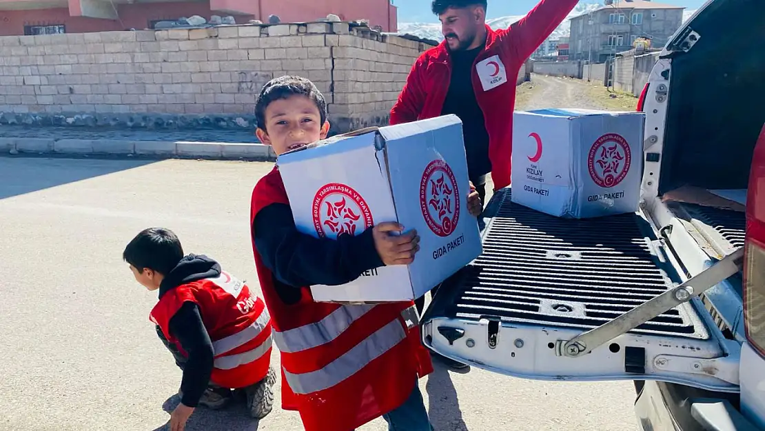 Doğubayazıt'ta öğrencilerin 'Bir Sınıf Bir Koli' heyecanı!