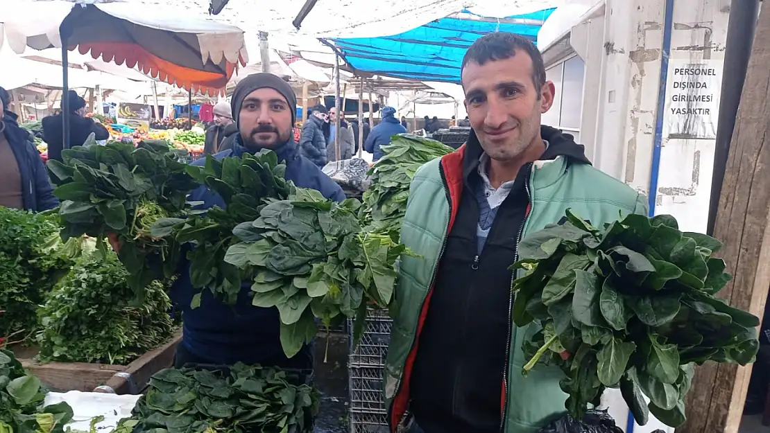 Doğubayazıt'ta pazar tezgahları yeşile büründü