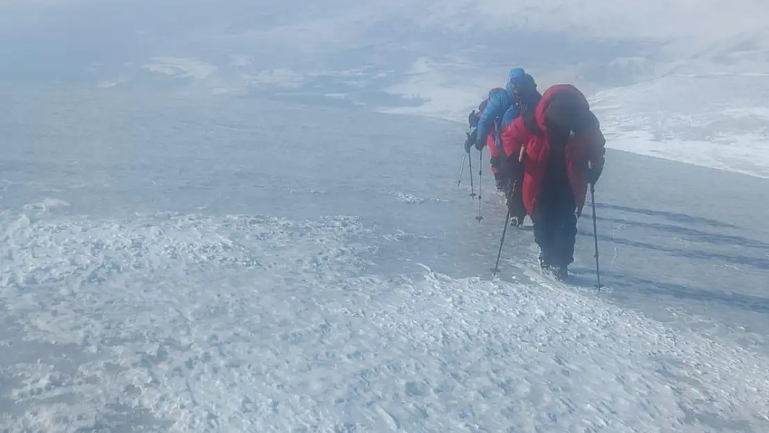 Doğubayazıt'ta Şubat ayının ilk zirve tırmanışı gerçekleşti