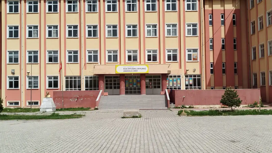 Doğubayazıt Rıza Ertuğrul Eryılmaz Lisesi TYT denemesinde başarısıyla dikkat çekti