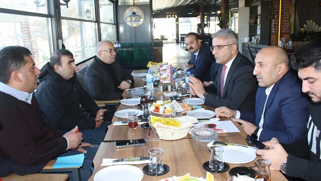 Doğubayazıt'ta yeni yılın ilk buluşmasında eğitim ve dayanışma konuşuldu