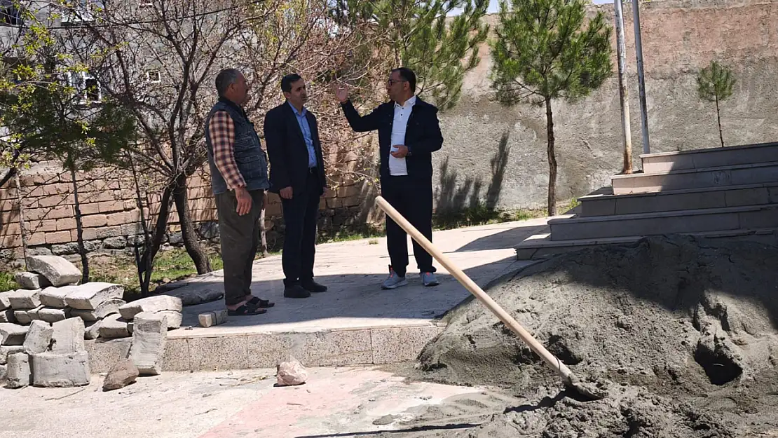 Doğubayazıt'ta yıldırımın zarar verdiği cami minaresinin yapımına başlandı