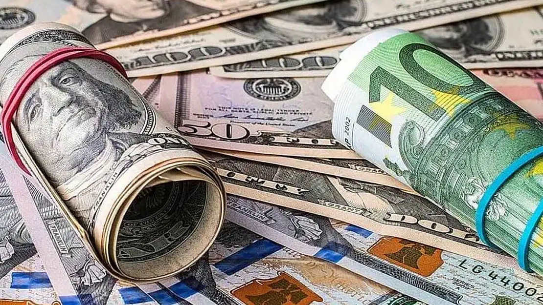 Dolar ve Euro güne hareketli başladı