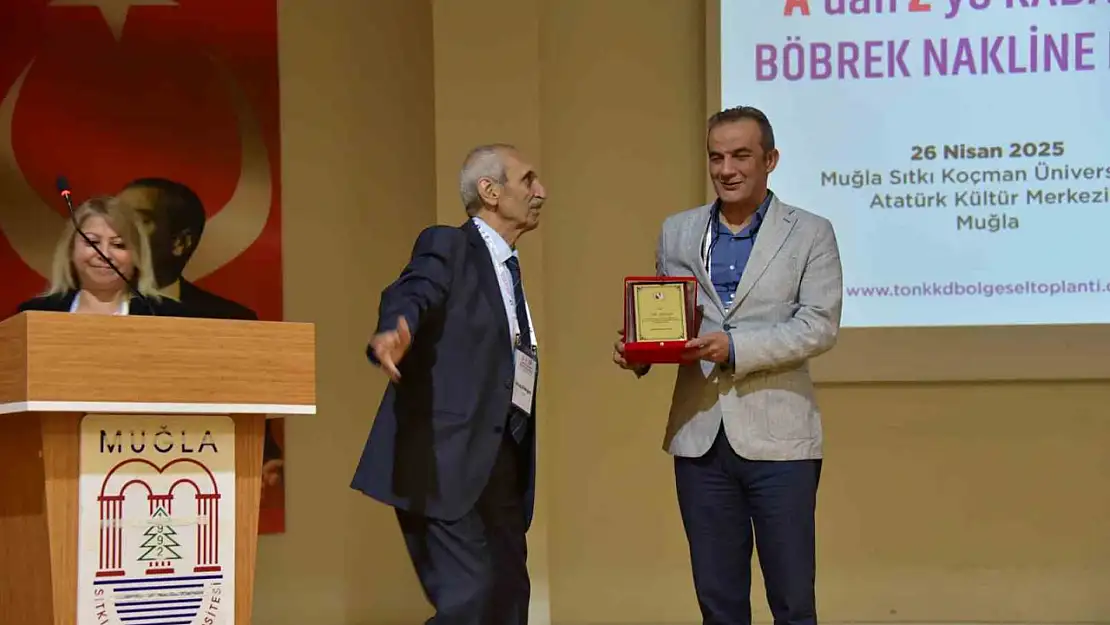 Dr. Fatih Kacıroğlu'na Övgüye Değer Ödül
