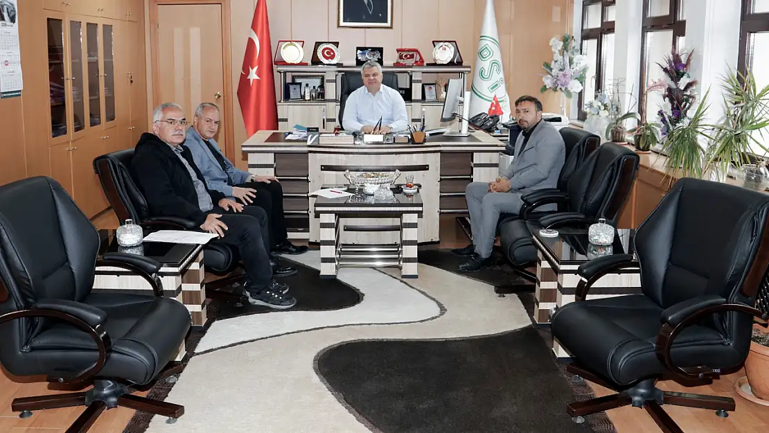 DSİ 8. Bölge Müdürü Oğuzhan Yavuz, Karaçoban İlçesi Muhtarı Sadık Karakaya'yı Ziyaret Etti