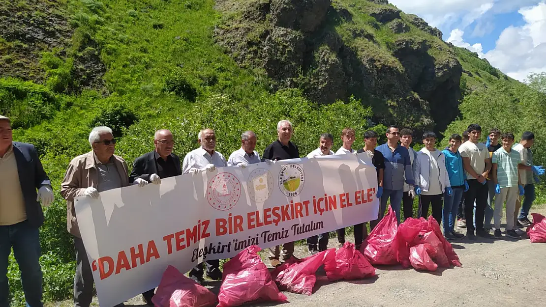 Dünya Çevre Günü'nde Eleşkirt'te gençlerle el ele temizlik etkinliği