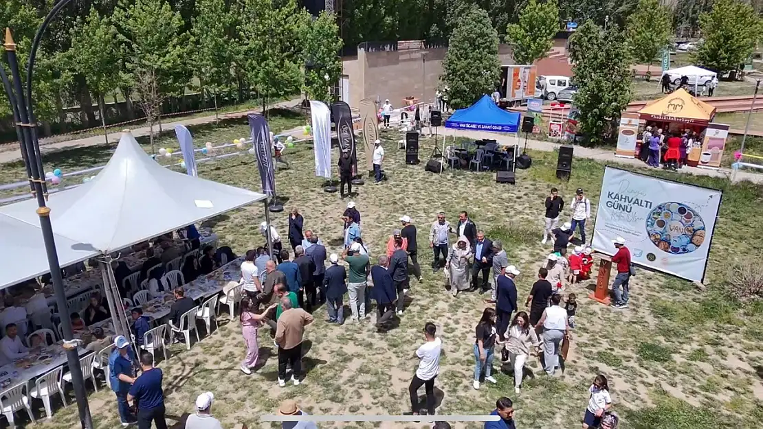 Dünya Kahvaltı Günü Van'ın doğa harikasında kutlandı