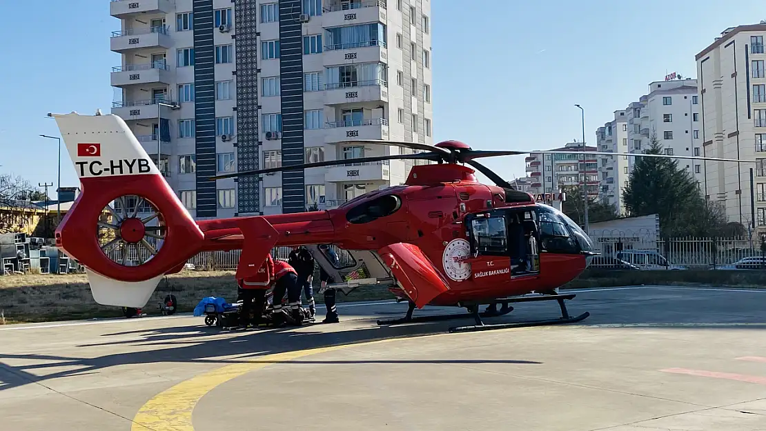 Durumu ağırlaşan kanser hastası helikopterle Diyarbakır'a sevk edildi