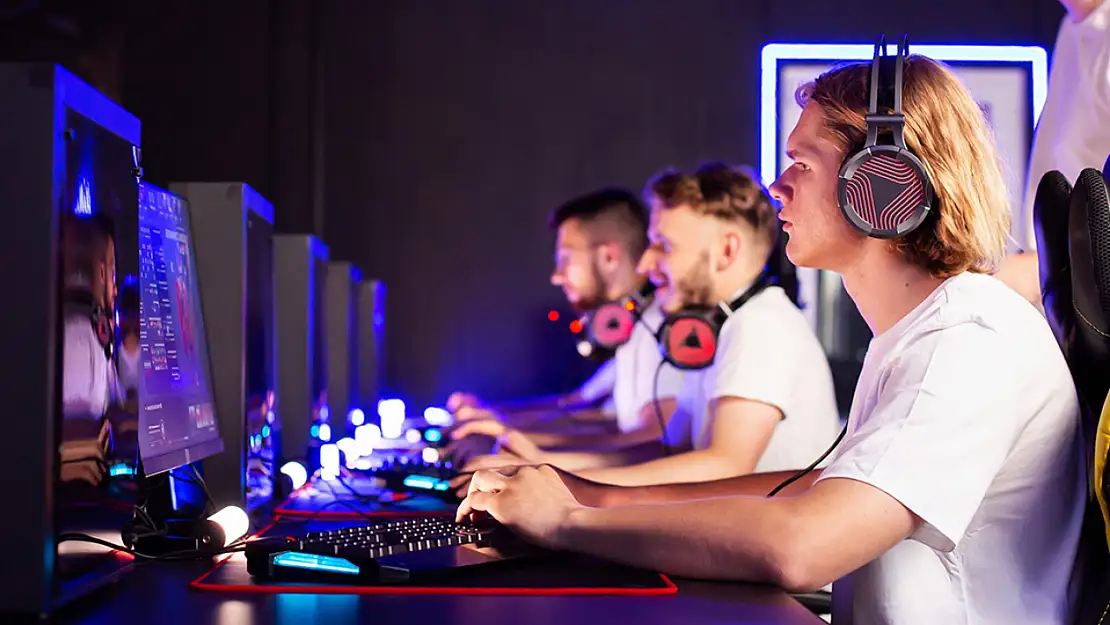 E-sporcu Maaşları: E-sporcular Para Kazanıyor mu, Ne Kadar Kazanıyor? (2025)