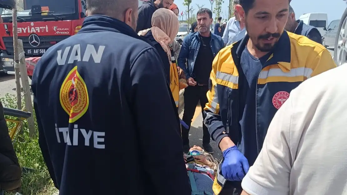 Edremit'te otomobil takla attı, 3 kişi yaralandı