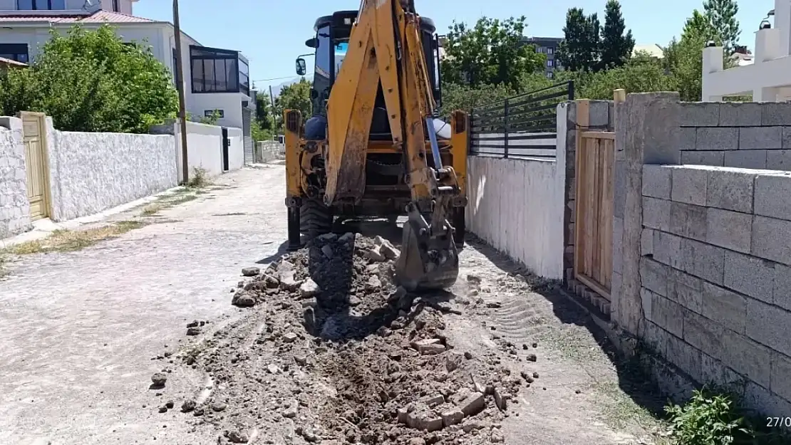 Edremit'te Yol Bakım Onarım Çalışmaları Devam Ediyor, Sakinler Memnun