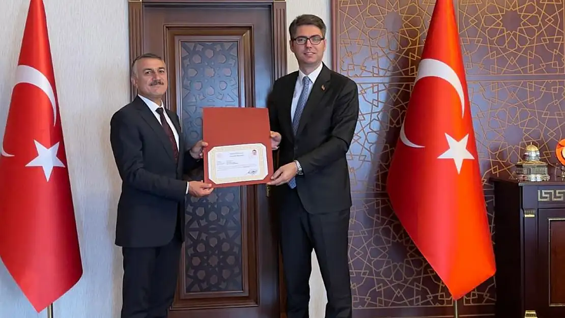 Eğitimde Başarı Belgesi Kaymakam Karaloğlu, Yüksel Zorlu'yu yeni görevine uğurladı