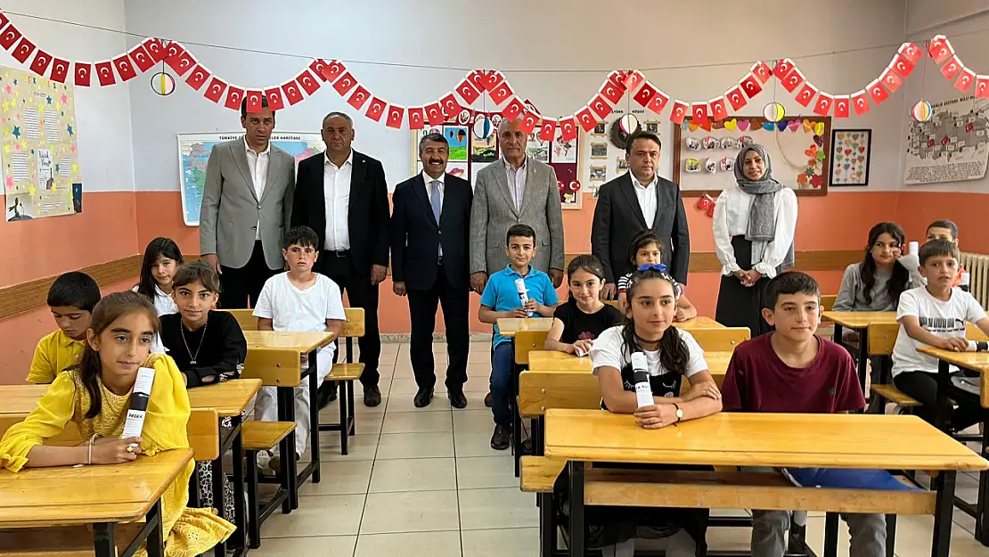 Eleşkirt Ergözü Köyü İlkokulu'nda karne sevinci yaşandı