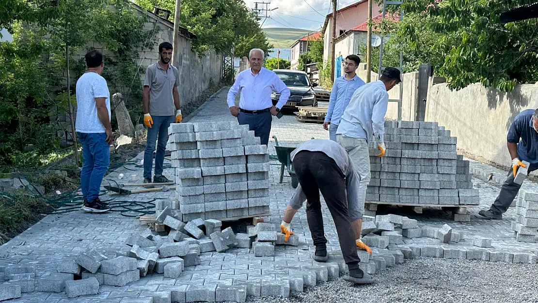 Eleşkirt Müftüselim Mahallesi'nin sokakları yenileniyor