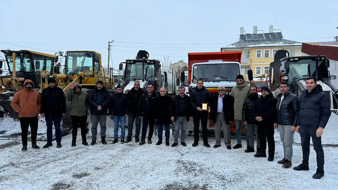 Eleşkirt'te kar yağışı sonrası belediyeden hızlı müdahale