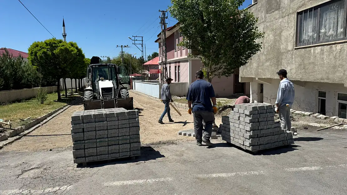 Eleşkirt'te mahalle yolları yenileniyor