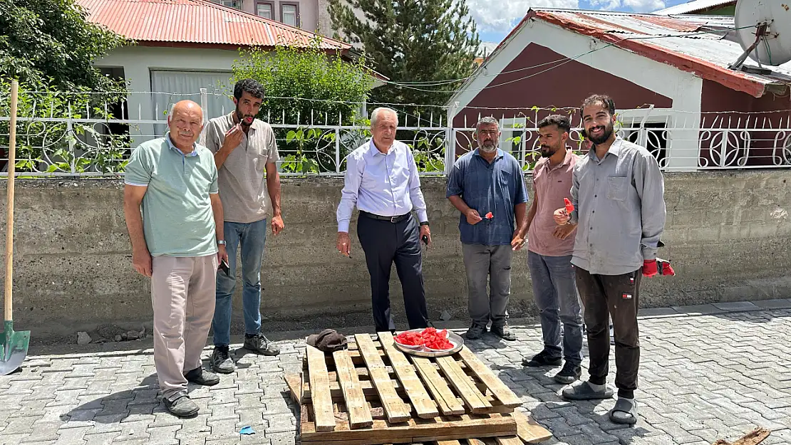 Eleşkirt'te yol çalışmaları sürüyor: Müftüselim Mahallesi'nde sona yaklaşıldı