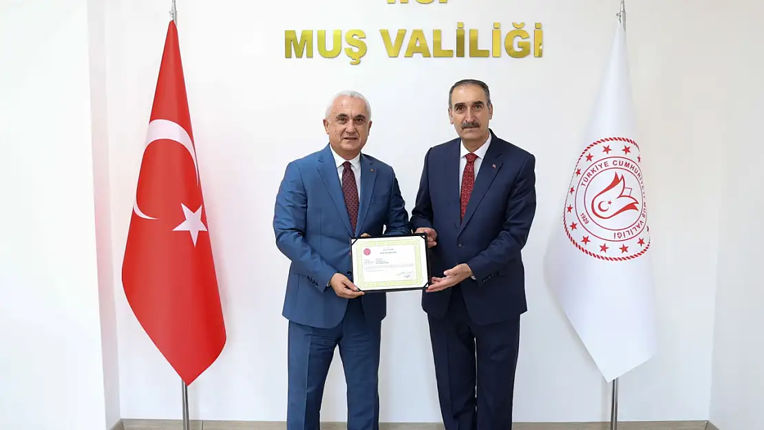 Emekli Eğitimci Enver Kıvanç,Vali Çakır'a Veda Ziyaretinde Duygu Dolu Anlar Yaşandı