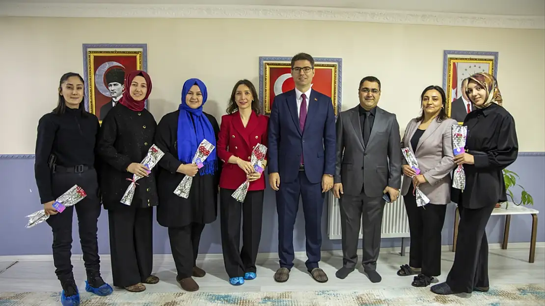 Erciş Kaymakamı Karaloğlu, kadınlarla bir araya geldi