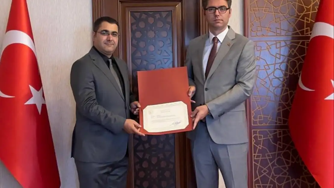 Erciş Kaymakamı Karaloğlu'ndan SYDV Müdürü Sefa Kaya'ya Teşekkür Belgesi