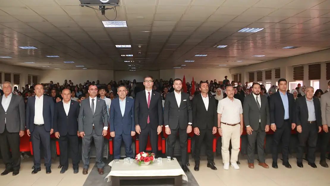 Erciş'te 15 Temmuz Anma Etkinliği: Demokrasi ve Birlik Mesajları Verildi