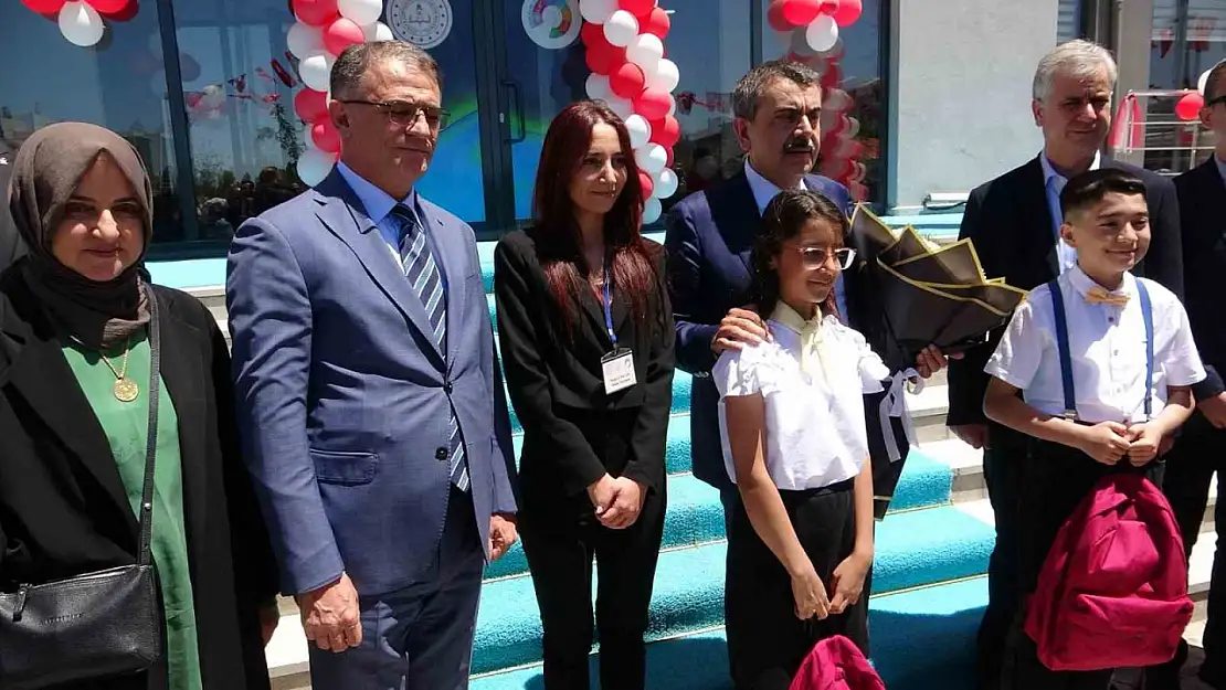 Erciş'te Bilim ve Sanat Merkezi açıldı, Bakan Tekin eğitimin önemine vurgu yaptı