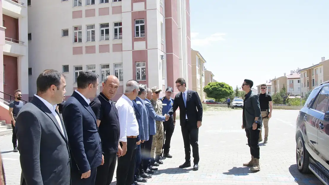 Erciş'te Merhum Öğretmen Anısına Kütüphane Açıldı: Gülseren Fidan Kütüphanesi Hizmete Girdi