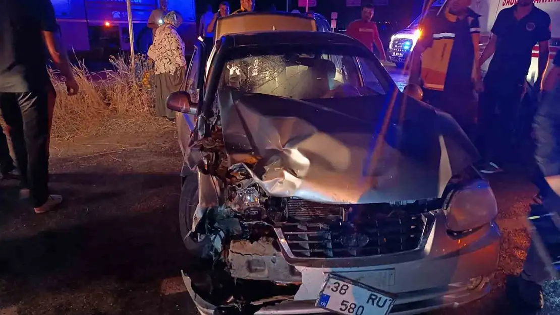 Erciş'te trafik kazası: 9 kişi yaralandı, soruşturma başlatıldı