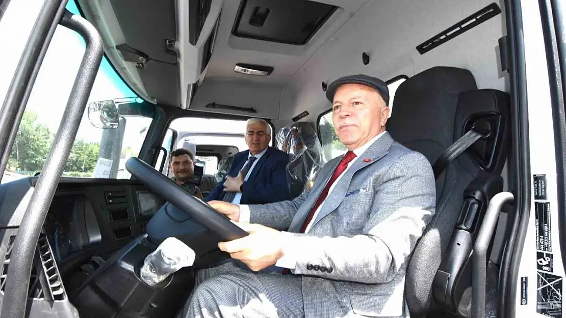 Erzurum Belediyesi 19. Araç Filosunu Hizmete Alarak İleriye Dönük Vizyonunu Sergiledi