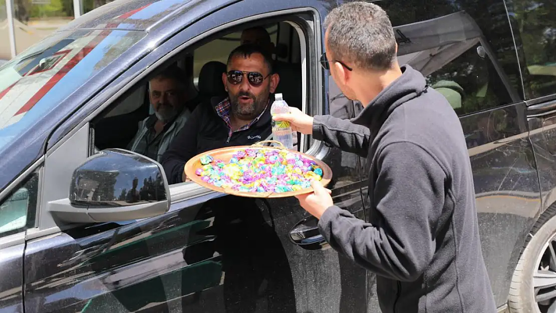 Erzurum Büyükşehir Belediyesi'nden Mezarlıklarda Bayram Hizmeti