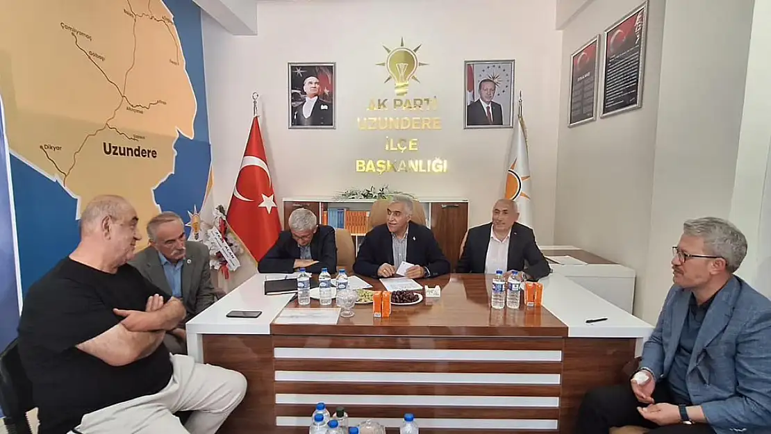 Erzurum Büyükşehir Belediyesi Uzundere'de Muhtarlarla Buluştu