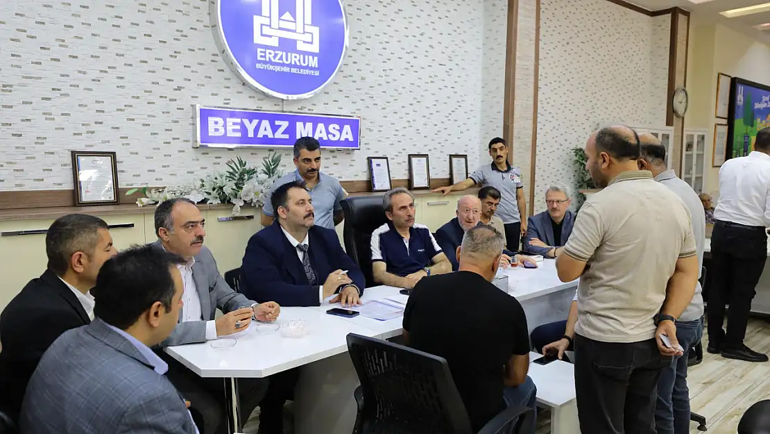 Erzurum Büyükşehir Belediyesi Halk Günü'nde Vatandaşlarla Buluştu