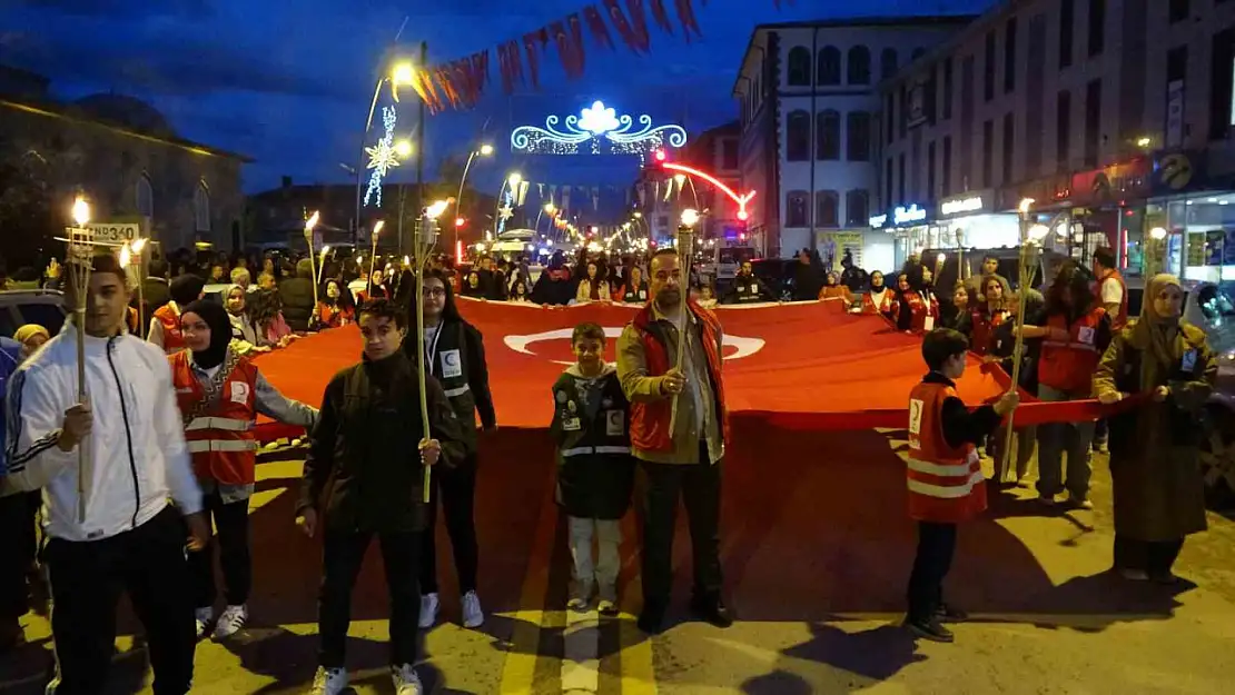 Erzurum'da 19 Mayıs için meşaleli yürüyüş ve eğlenceli etkinlikler düzenlendi