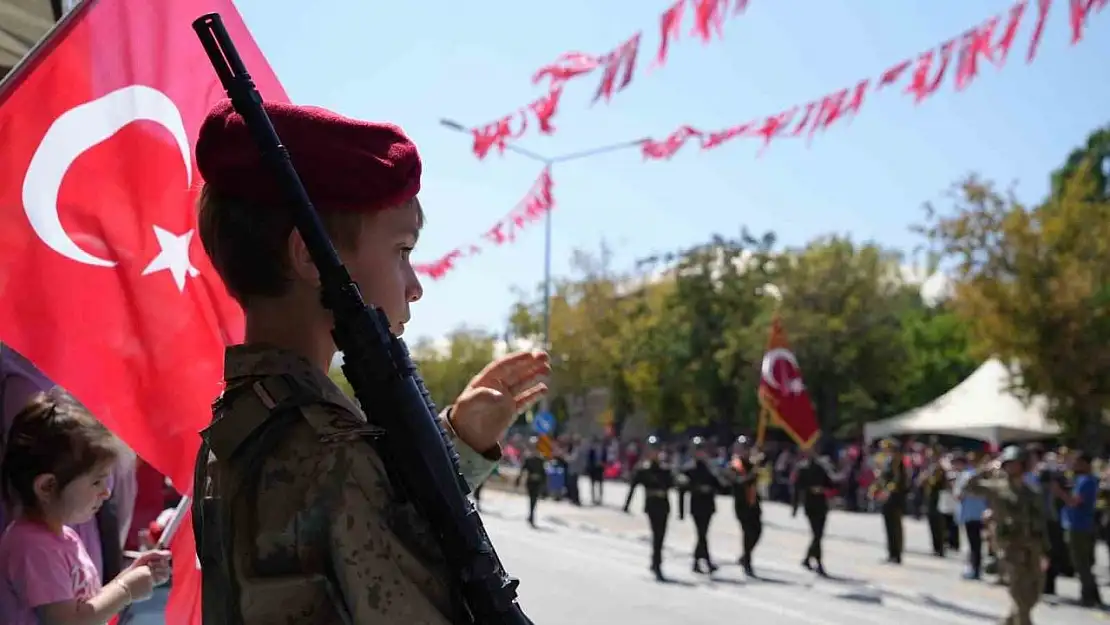 Erzurum'da 30 Ağustos Zafer Bayramı coşkuyla kutlandı, mehter takımı ve geçit töreni yapıldı