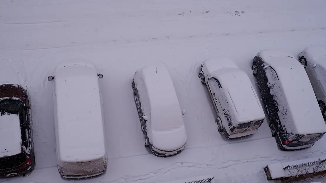 Erzurum'da 416 yerleşim yerine ulaşım kesildi