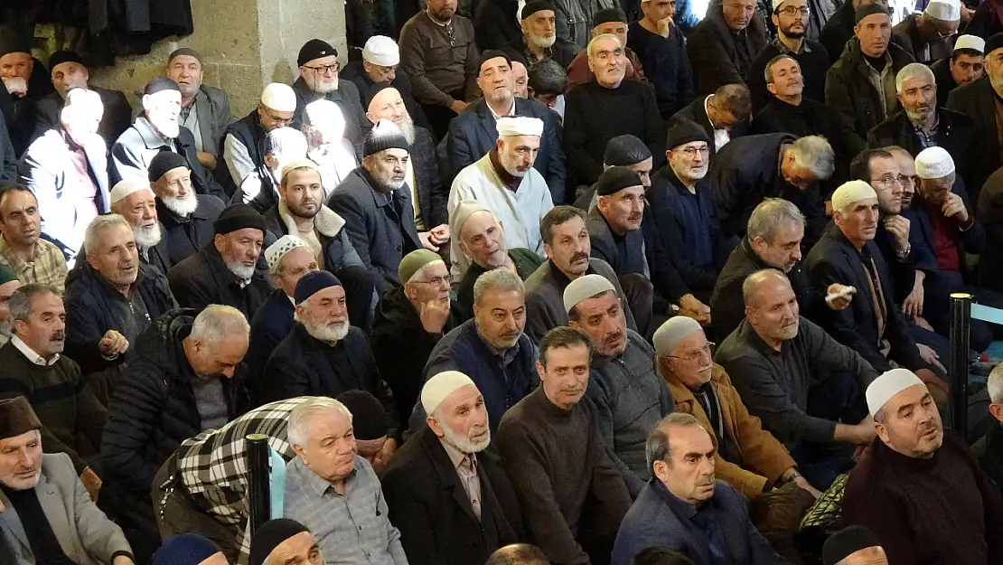 Erzurum'da 500 yıllık 1001 Hatim geleneğinin duası yapıldı