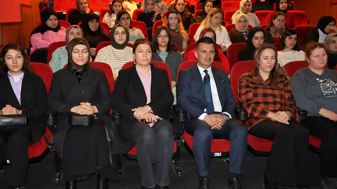 Erzurum'da Aile Yılı kapsamında çalışan kadınlara sinema etkinliği düzenlendi