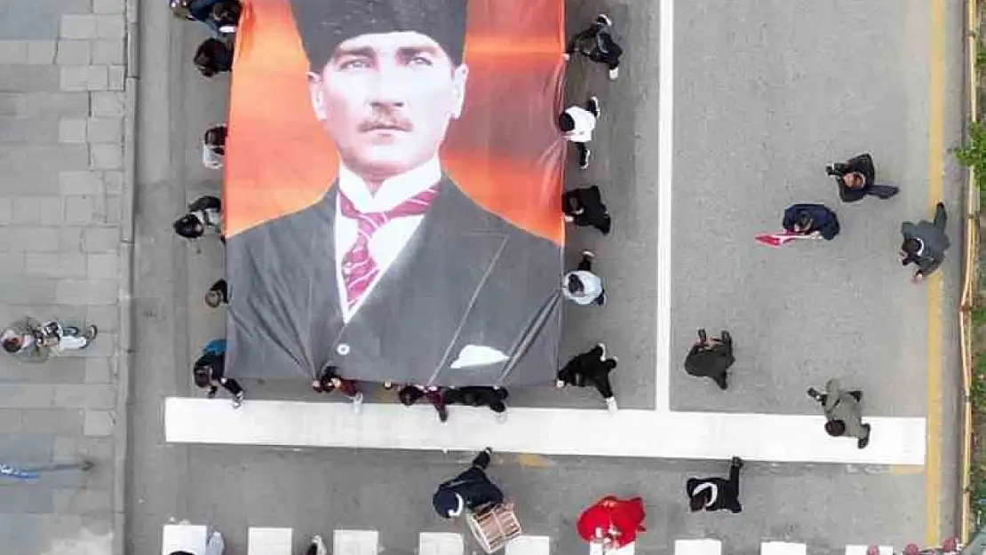 Erzurum'da Atatürk'ün 106. yılı coşkuyla kutlandı, milli mücadele ruhu vurgulandı.
