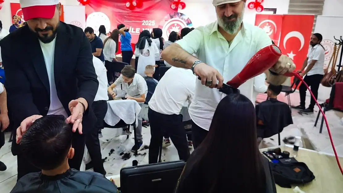 Erzurum'da Aynadaki Gülen Yüzüm projesi, çocukların özgüvenini artırmayı hedefliyor