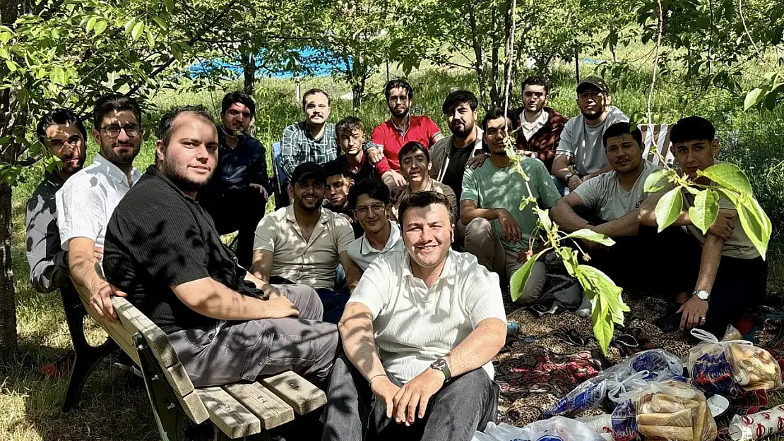 Erzurum'da Bayram Coşkusu: Birlik ve Dayanışma Duyguları Güçlendi