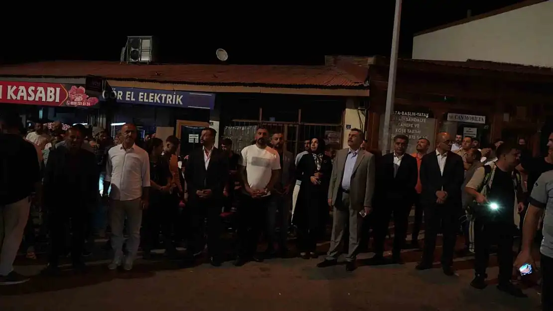 Erzurum'da cağ kebabı işletmesinde yangın: İtfaiye 2.5 saatte kontrol altına aldı!