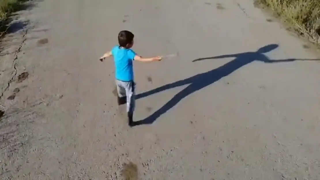 Erzurum'da Çocuk ve Drone: Eğlenceli Anlar Sosyal Medyada Viral Oldu!