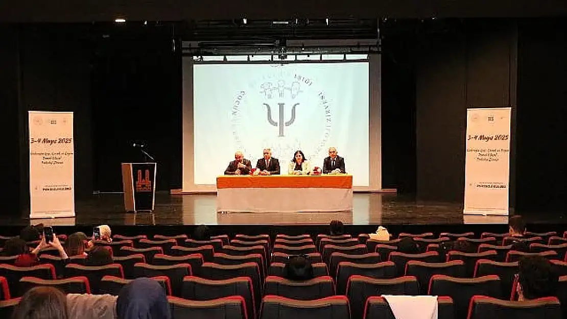 Erzurum'da düzenlenen Psikoloji Zirvesi tamamlandı