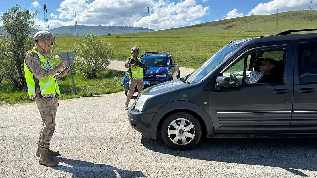 Erzurum'da düzensiz göçmen operasyonu: 26 kişi yakalandı, 4 organizatöre işlem yapıldı