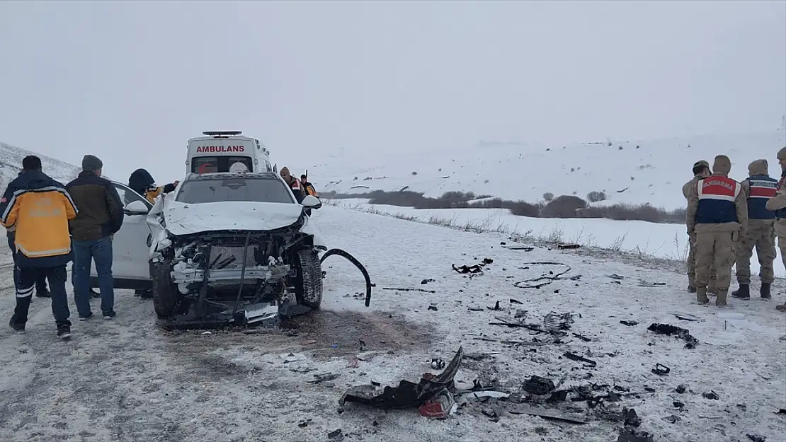 Erzurum'da feci kaza: 2 ölü, 3 yaralı