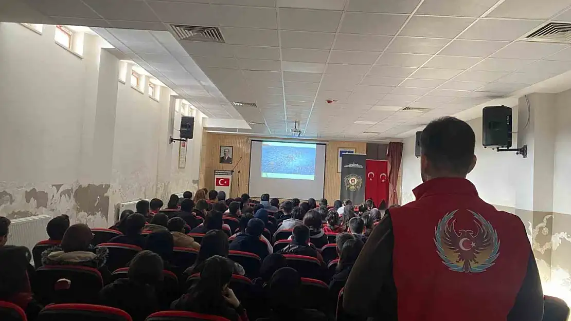 Erzurum'da gençler terör konusunda bilinçleniyor