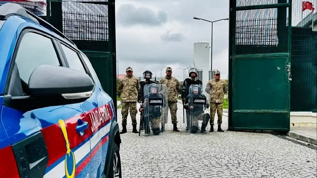 Erzurum'da Göçmen Operasyonu: 26 Yakalandı, Siber Suçlarda 17 Gözaltı!