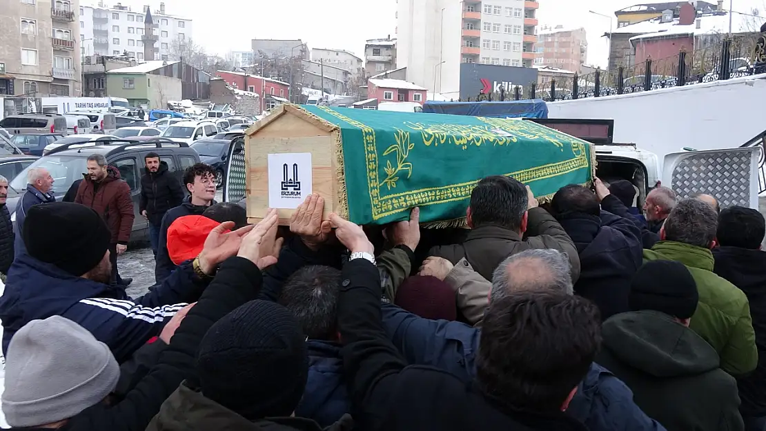 Erzurum'da haber alınamayan Sabit öğretmen gözyaşlarıyla uğurlandı